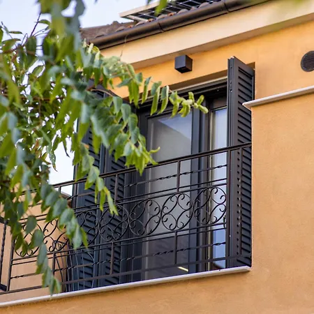 Frida Kahlo - Le Petit Bati アパート ヴォロス