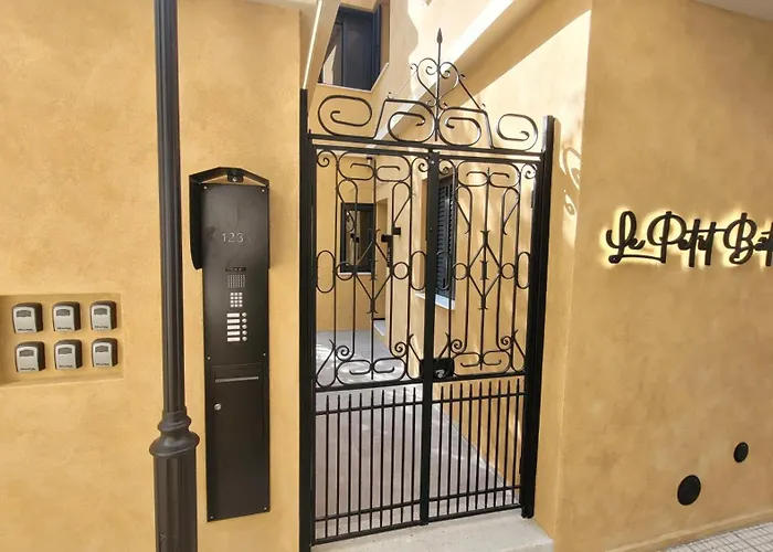 Frida Kahlo - Le Petit Bati Volos