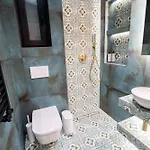 Frida Kahlo - Le Petit Bati וולוס