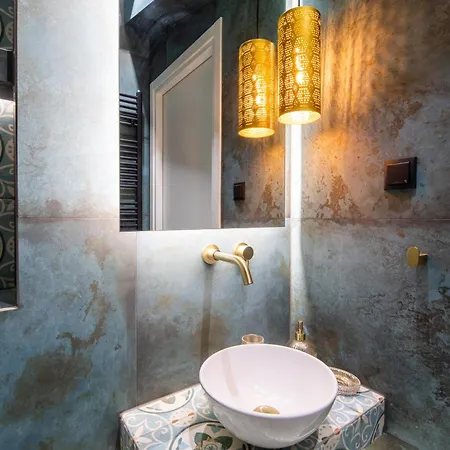 Frida Kahlo - Le Petit Bati Lejlighed *