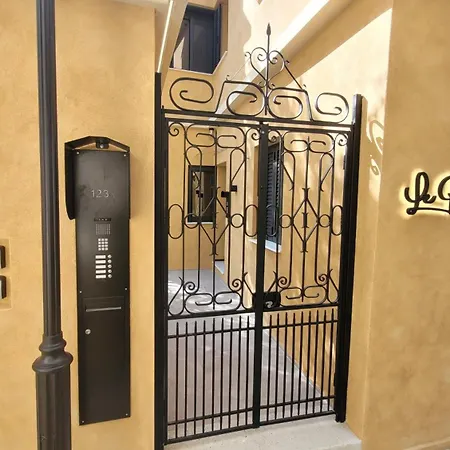 Frida Kahlo - Le Petit Bati 볼로스