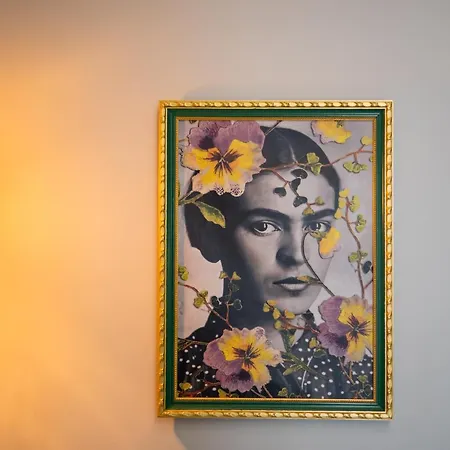 Frida Kahlo - Le Petit Bati * Volos